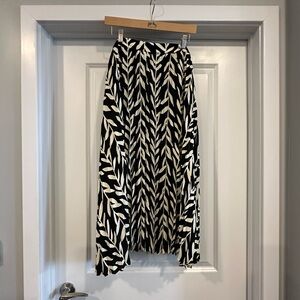 Skies Are Blue Black and White A-Line Skirt